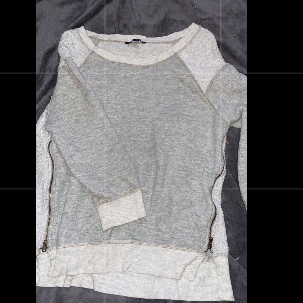 long sleeve american eagle shirt has zippers on the side